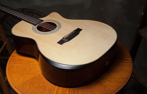 Bentivoglio Genuine 1112lvc GA Cutaway Solid German Spruce Top Mahogany Acoustic - Picture 3 of 3