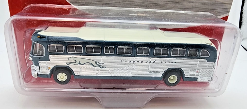 Classic Metal Works Mini Metals HO 1:87 GMC PD 4103 Greyhound Bus. New on Card - Image 2 of 3