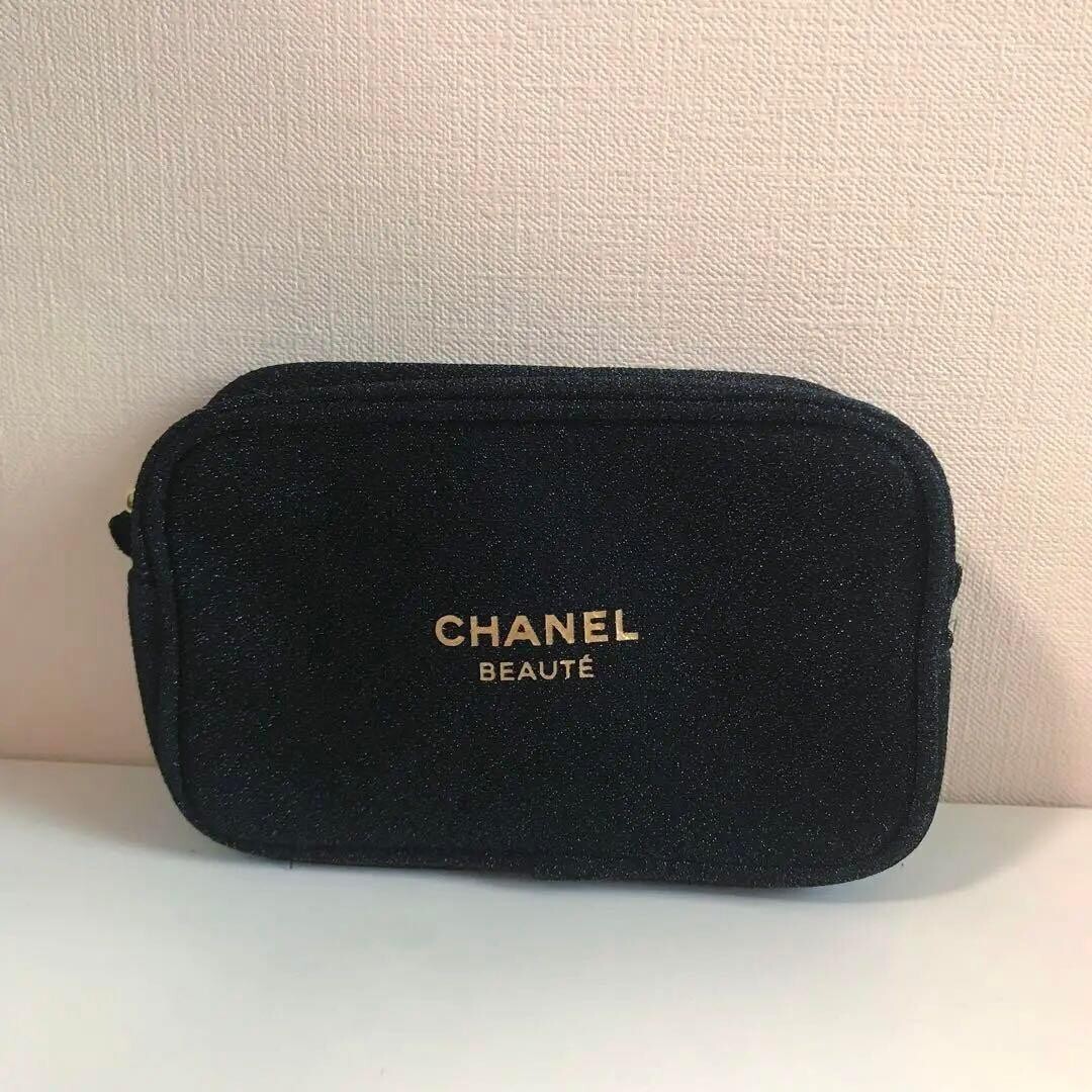 し*ば様 CHANEL BEAUTE ブラックポーチショルダー CHANEL BEAUTE Pouch Black 13×20×5cm *No Box* Christmas limited