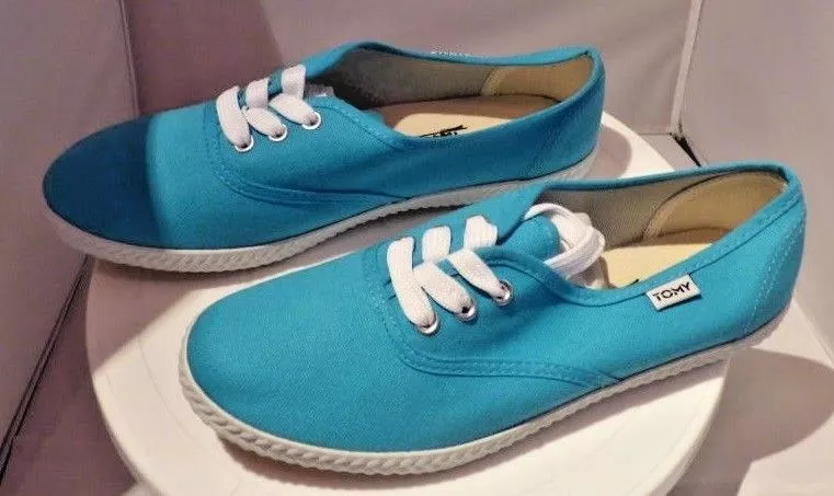 Tomy store takkies white