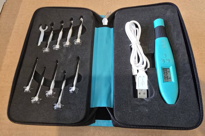 Yarniss Lighted Crochet Hooks Set 9 Sizes w/ Rechargeable Batteries & Case Aqua