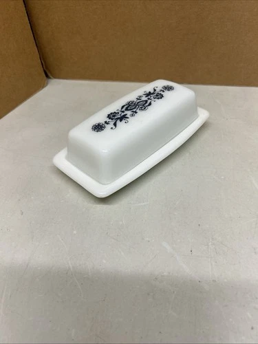 Beautiful Vintage Pyrex 72-B Covered Butter Dish In Old Town Blue Onion Pattern