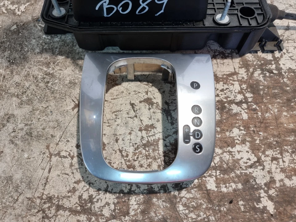 Volkswagen Golf Gear Shifter Selector W/ Surround Trim 2006 MK5 OEM 1K2713025AA - Image 3 of 4