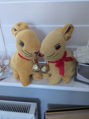 2 große Plüsch Lindt Hasen