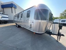 2024 Airstream Classic 33FB