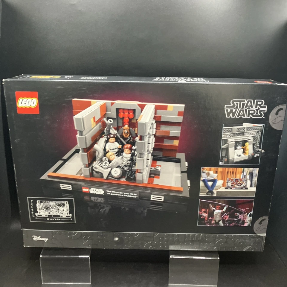 LEGO Star Wars: Death Star Trash Compactor Diorama (75339) - Image 3 of 4