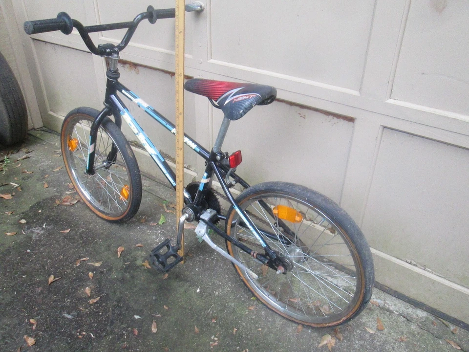 Diamondback Photon Vintage Racing Team Bicycle Exclusive to WSI Camarillo Ca. - Image 2 of 4