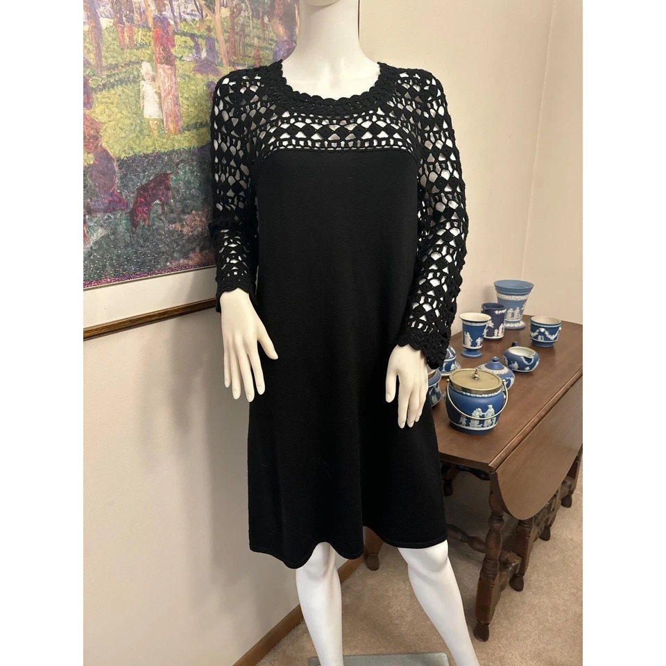 Vestido Suéter Lilly Pulitzer Kariana Negro Lana Crochet Talla Mediana Foto 2 de 4