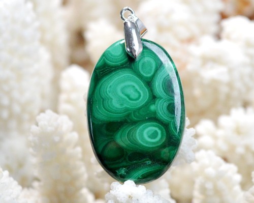 Pendentif Malachite Naturelle 242 Carats - Cabochon Du Congo, Neuf Avec étiquette, Qualité EX98