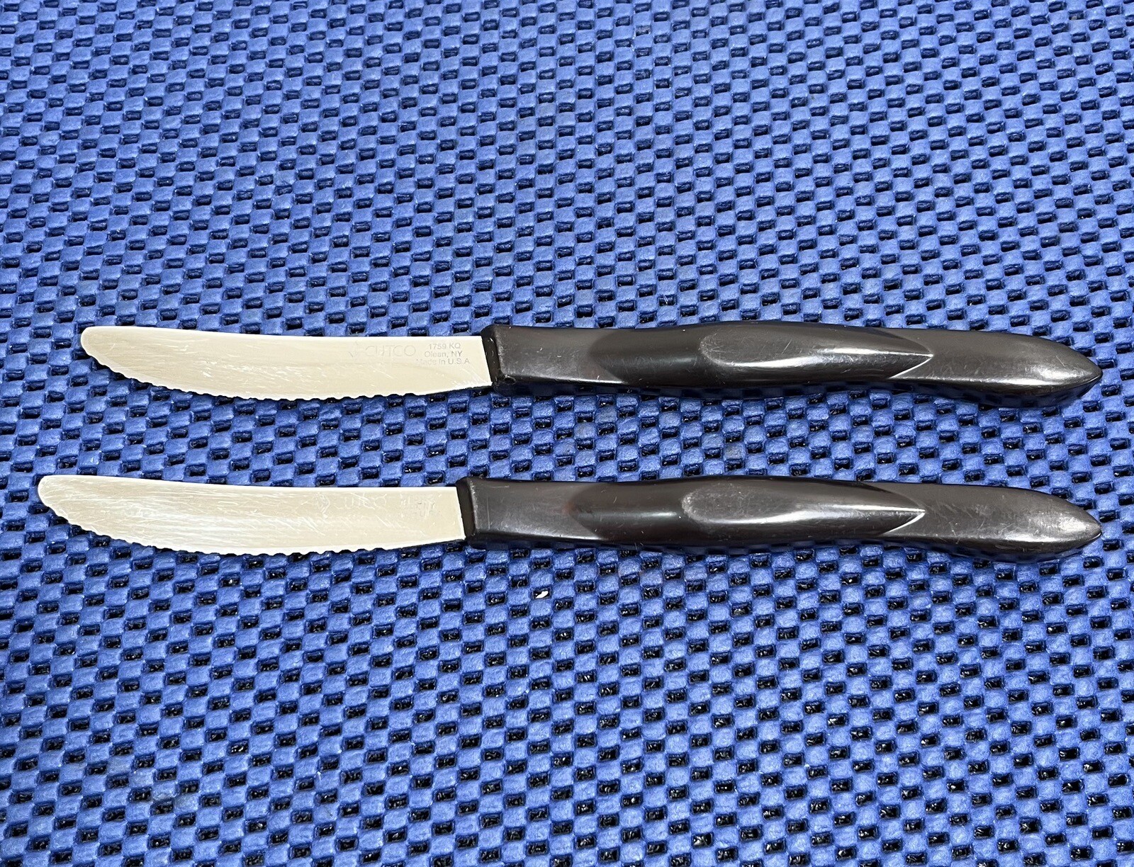Set of 2! Cutco 1759 KQ Steak Knives Serrated Blades Classic Brown Made