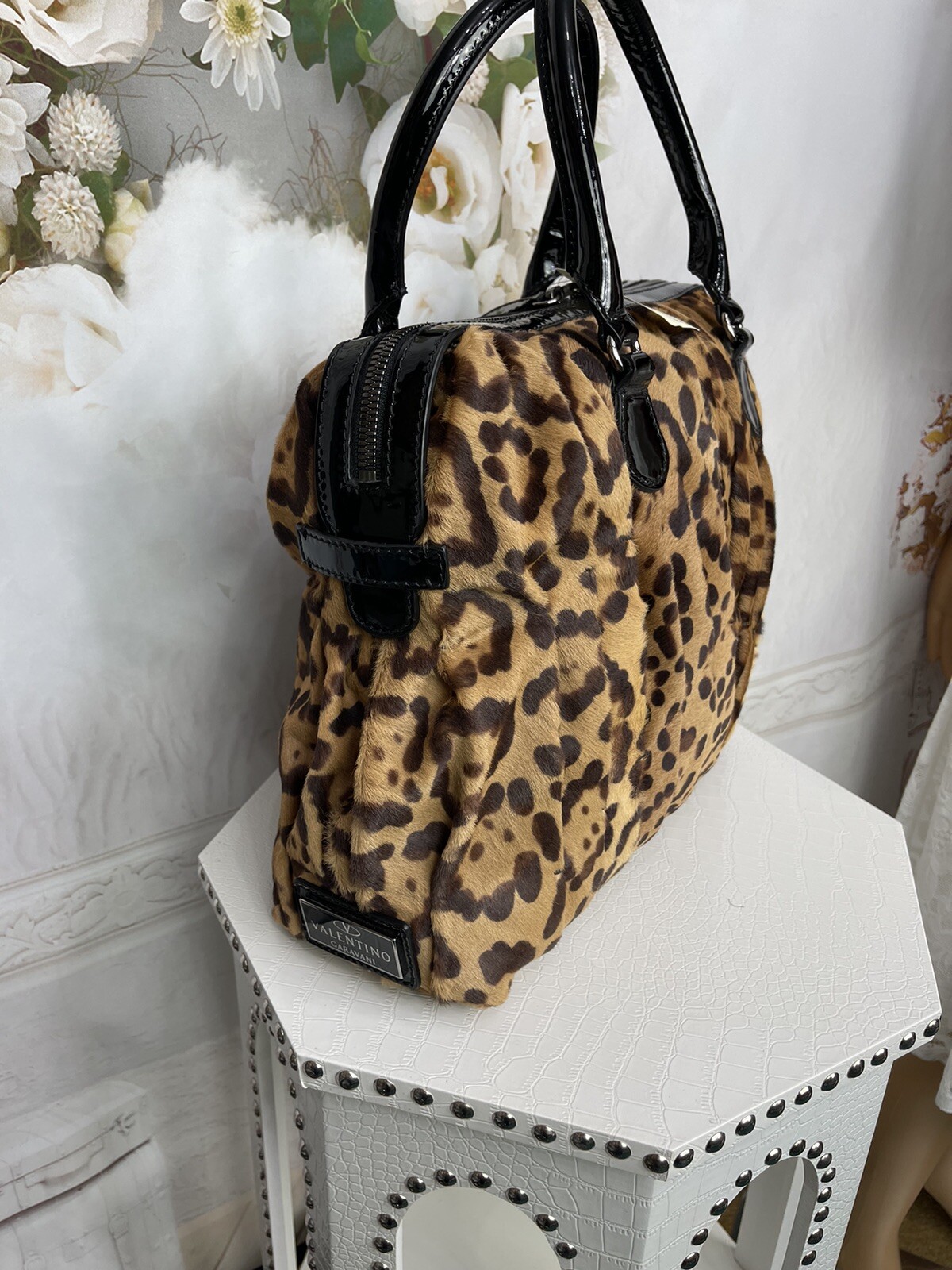 Borsa tote Valentino Garavani capelli pony a pieghe casa nuova con etichette finitura brevettata prezzo al dettaglio $3495