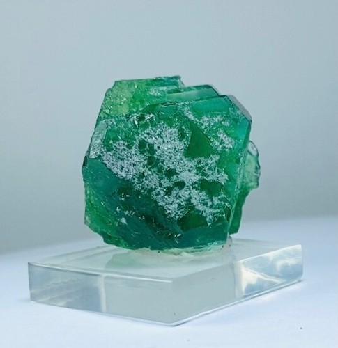 FLUORITE EMERALD GREEN OCTAHEDRAL CRYSTAL with PYRITES from PERÚ...ATACOCHA MINE - Picture 11 of 13