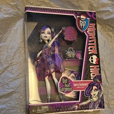 MONSTER HIGH - Spectra Vondergeist Dot Dead Gorgeous Series 2011 NRFB WORN BOX 