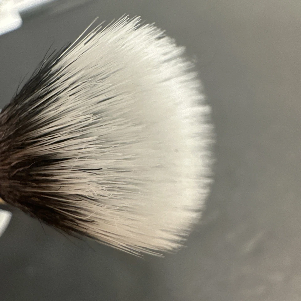 Cepillo punteador Sephora PRO #42 profesional con cubierta protectora de plástico NUEVO Foto 4 de 4