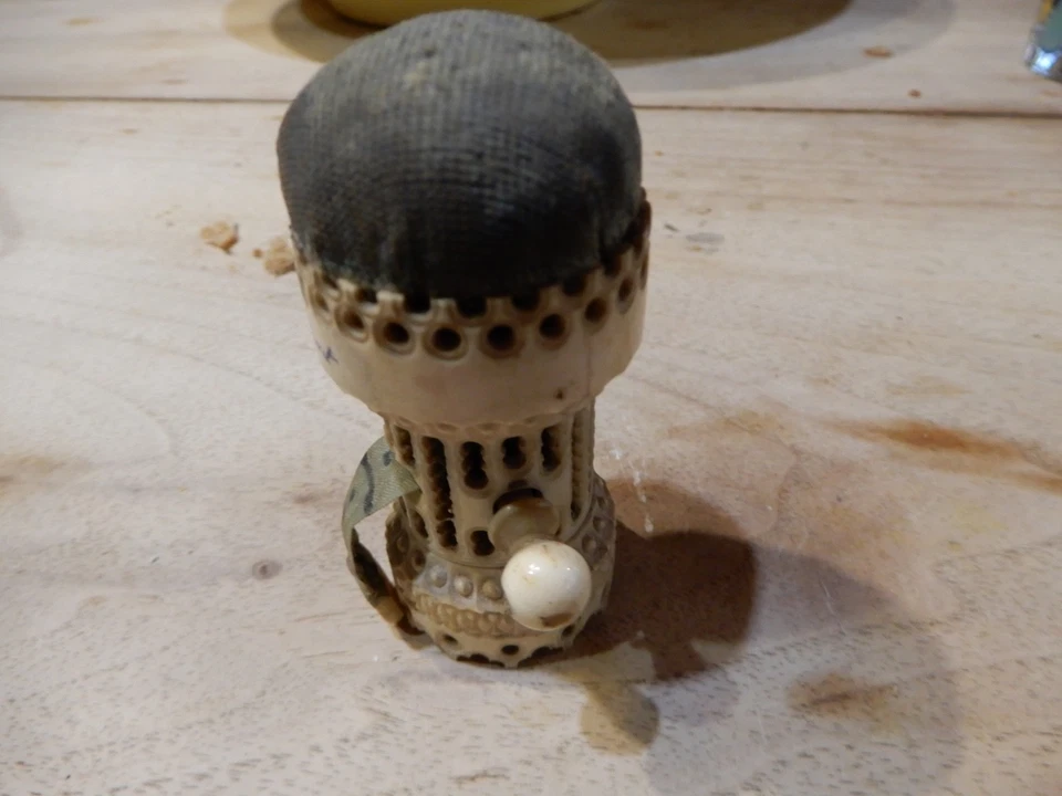 ANCIEN MÈTRE RUBAN DE COUTURE PORTE AIGUILLES TRÉPORT - Photo 4/4