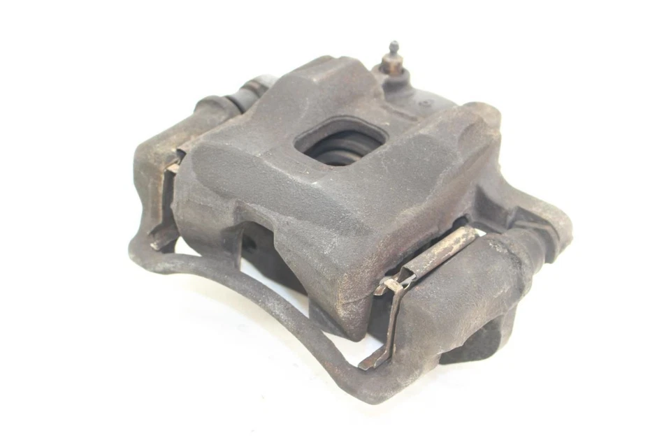 Conjunto de pinza delantera izquierda conductor 4 cilindros Nissan Pickup D21 83-97 Foto 2 de 4