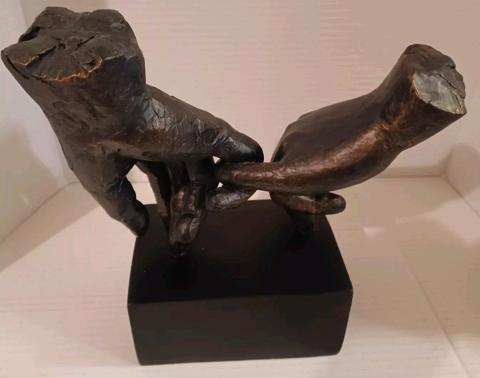 Escultura decorativa de manos de poliestireno pátina desgastada en buen estado Foto 2 de 4