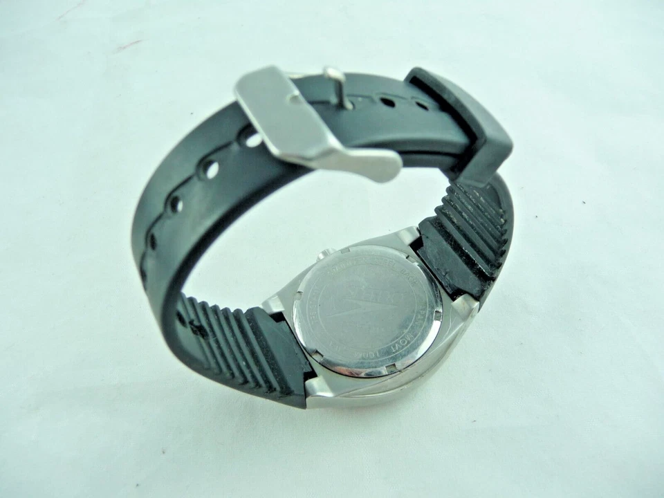 The Speedo Sports Men Watch features a durable rubber strap - Image 3 of 4