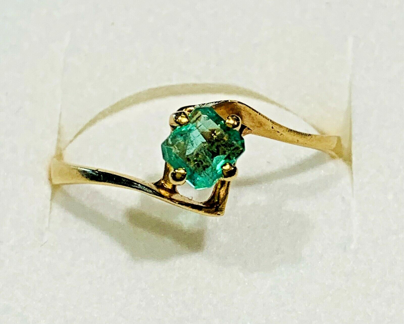 18k Yellow Gold Natural Emerald Ring - image 3