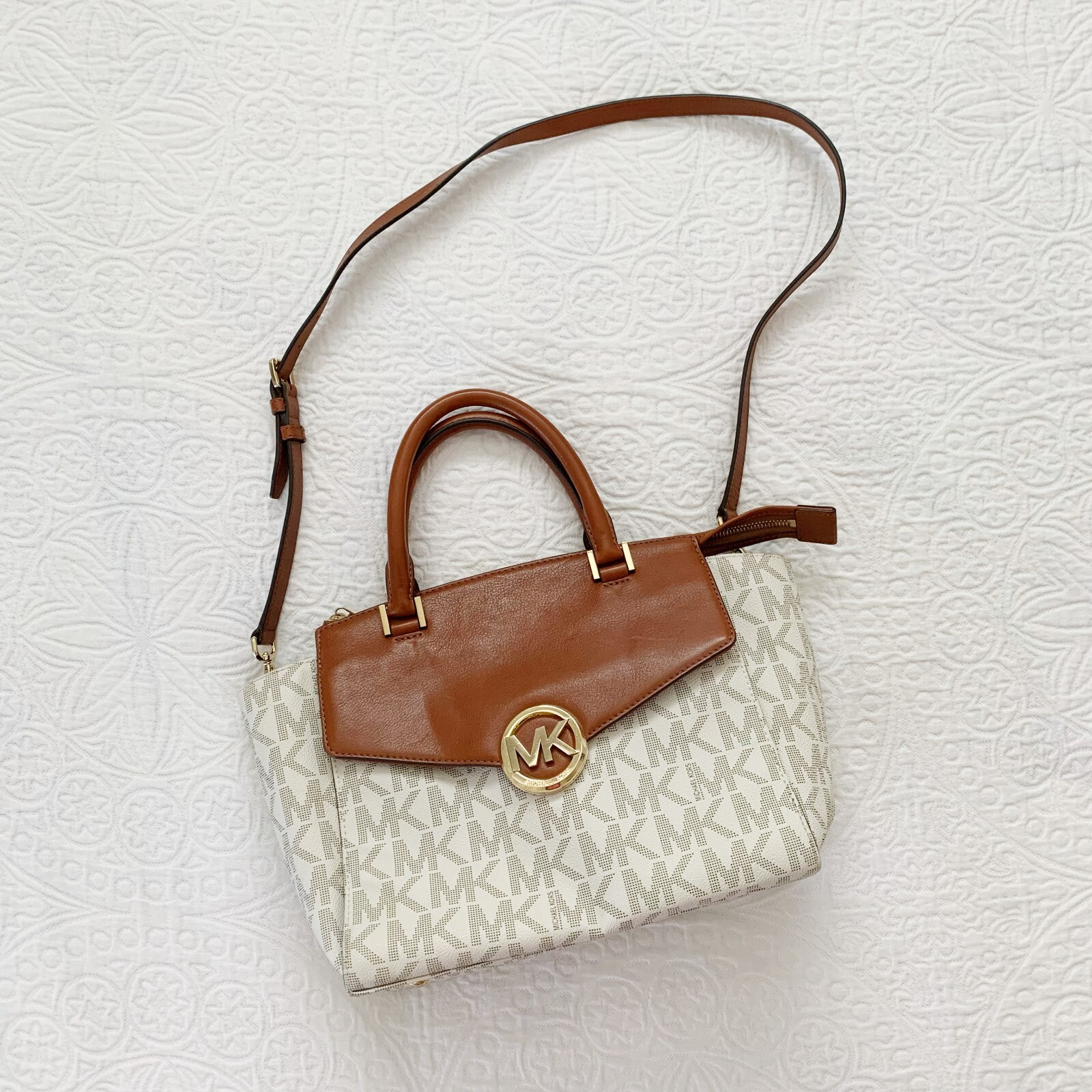 Michael Kors Hudson Satchel, Signature Logo Vanilla / Acorn