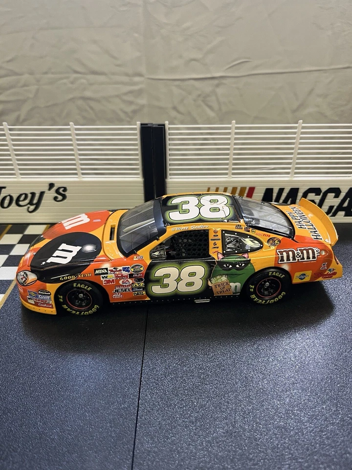 Elliott Sadler #38 M&Ms Halloween 2004 1/24 Nascar Diecast 292/408 Foto 3 de 4