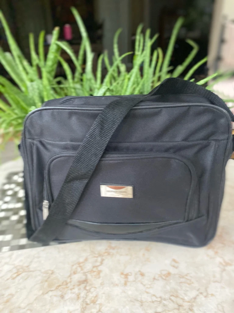Geoffrey Beene travel black carryon travel bag