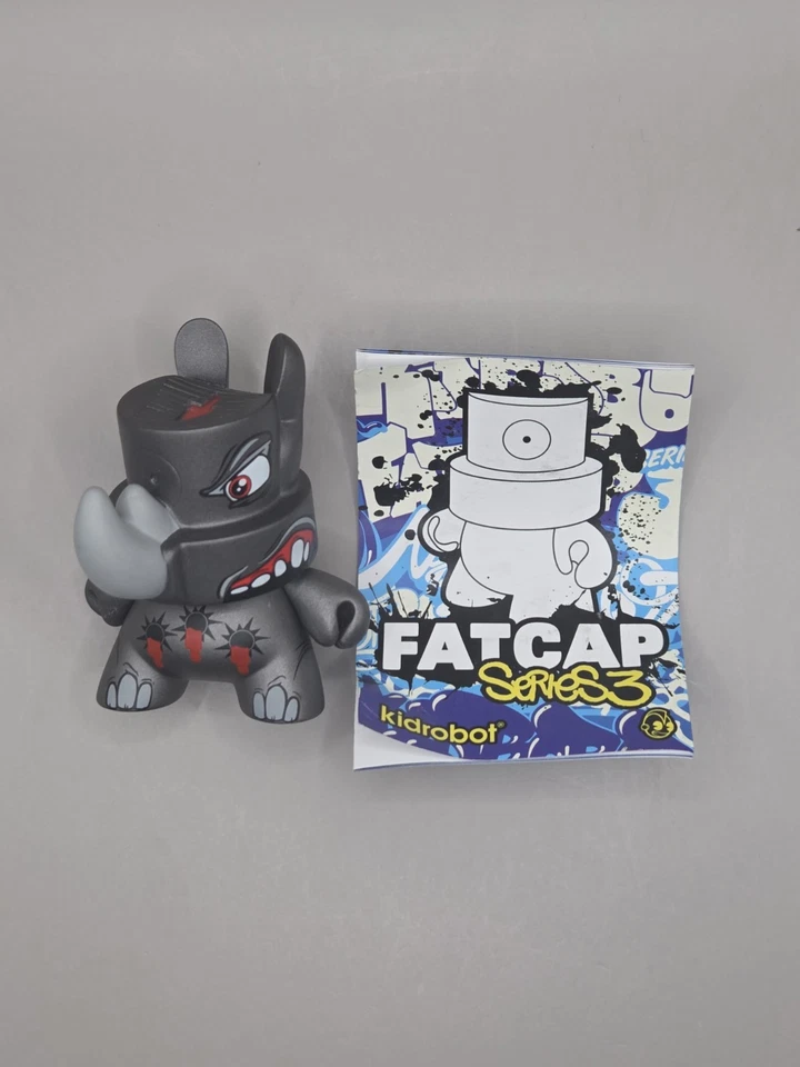 Kidrobot Fatcap Serie 3 D. Ross Escriba Rinoceronte Gris 2.5" Graffiti Arte Juguete Gorra Grasa Foto 2 de 4
