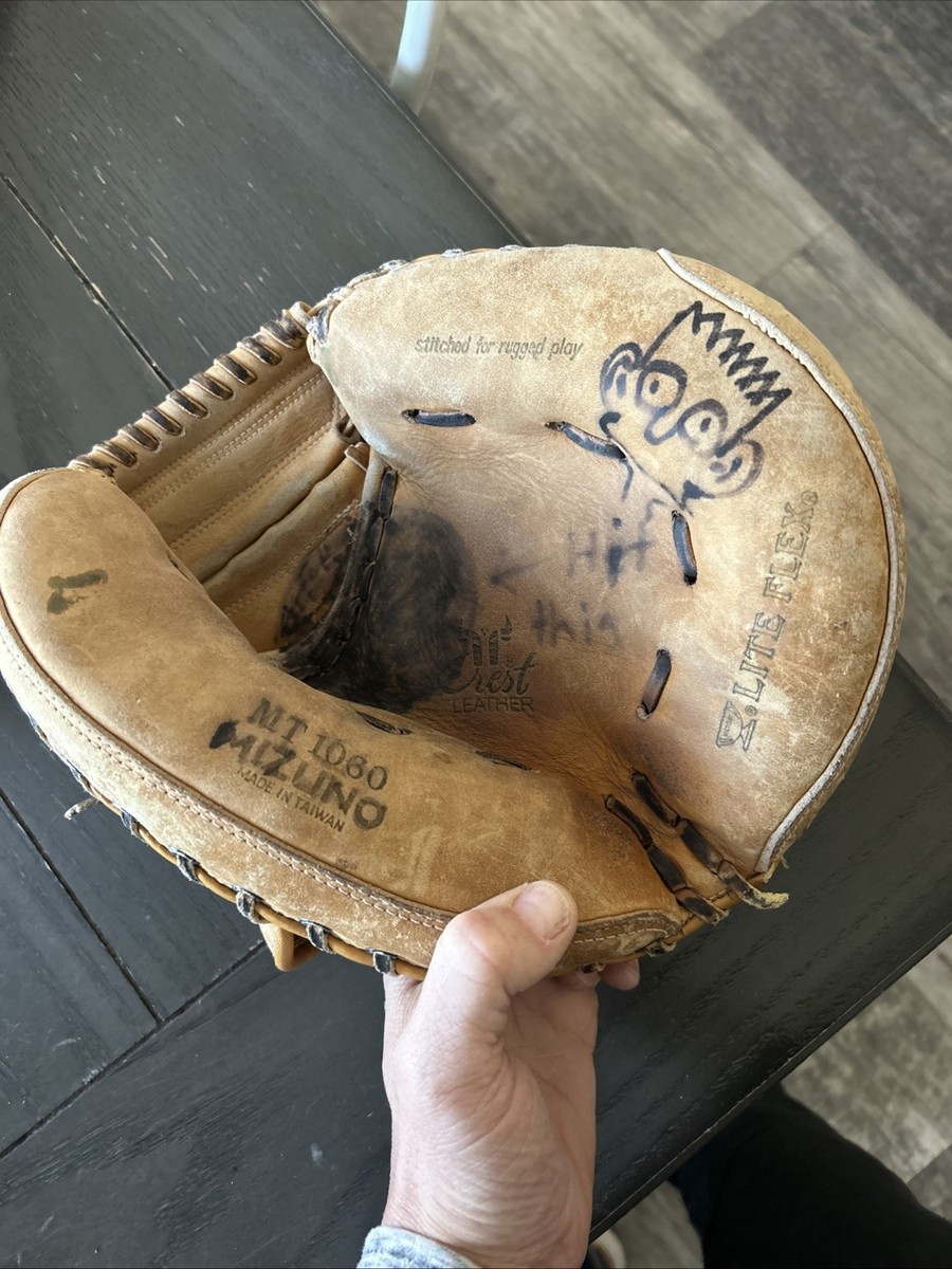 Mizuno MT1060 Professional Model Lite-flex RHT Leather Catchers