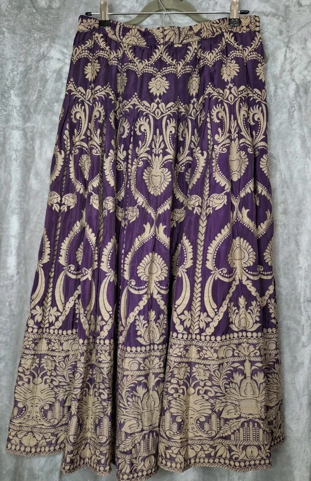 Falda Soft Surroundings púrpura y dorada talla PM Foto 2 de 4