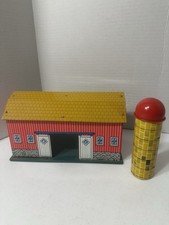 VTG ORIGINAL 1960 OHIO ART TIN FARM ANIMAL BARN With Silo LITHORAPH TOY DISPLAY