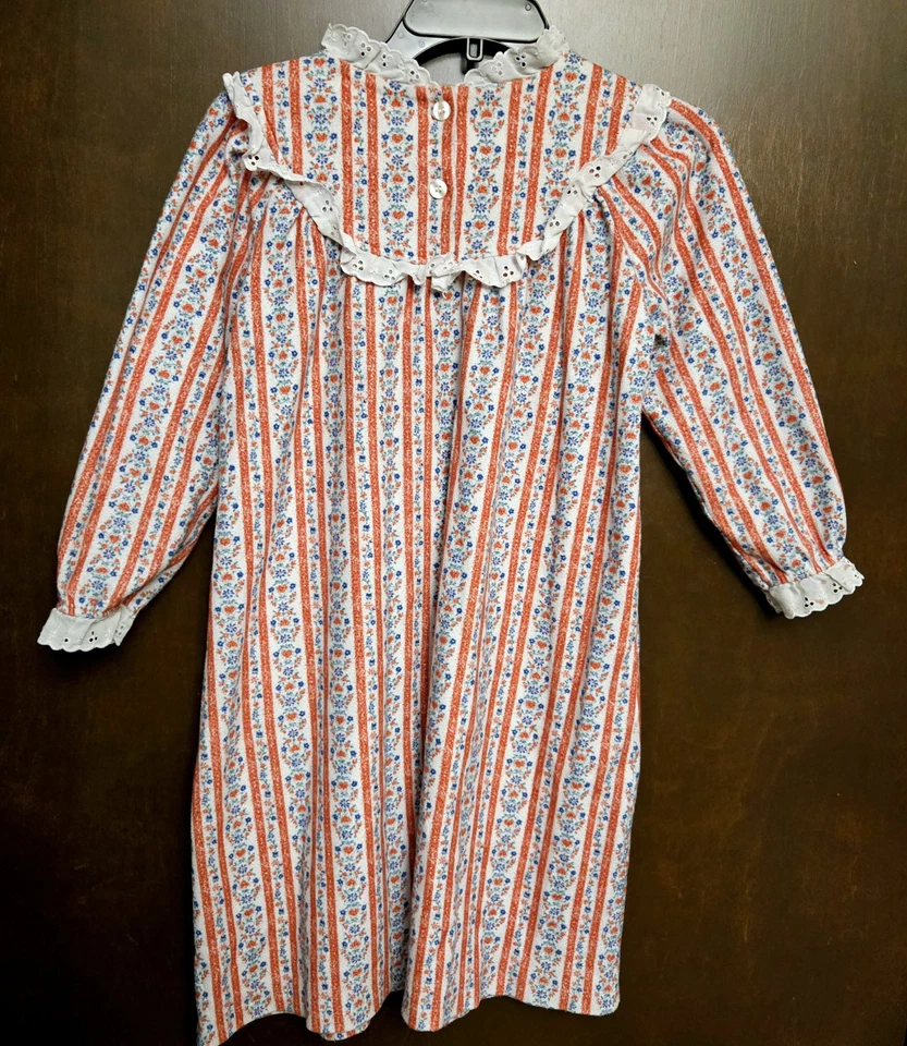 Lanz of Salzburg  Girls Size 6 Flannel Nightgown Print Lace Trim  Vintage  - Image 2 of 3
