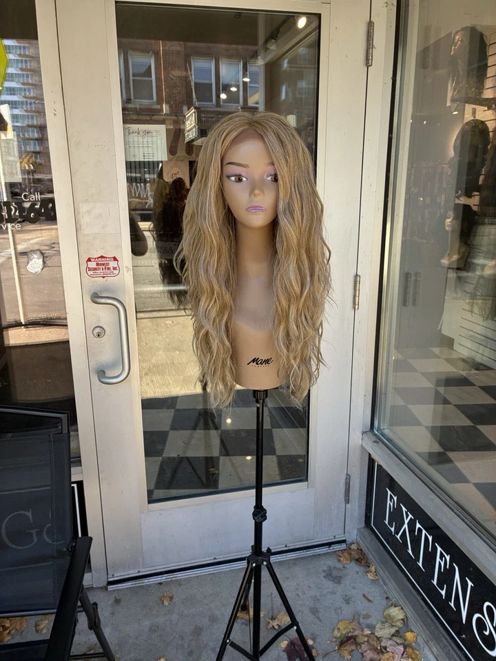 Peluca larga rubia ceniza Foto 3 de 4