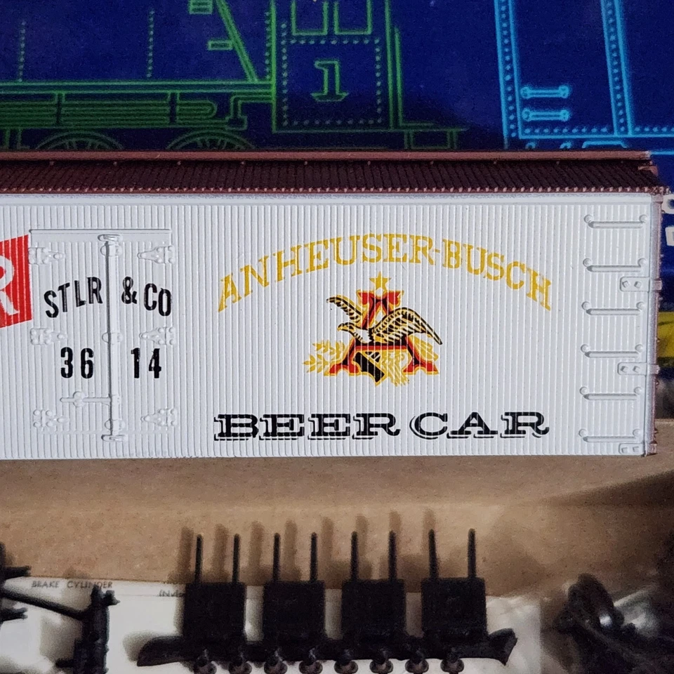 Roundhouse HO Scale Budweiser Beer Billboard Reefer Unbuilt Model Train Kit NEW - Image 3 of 4