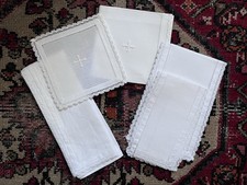 SERVIZIO DA MESSA IN LINO RICAMATO A MANO CON PUNTO A GIORNO