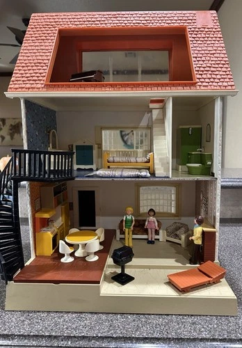 Vintage 1978 Fisher Price Dollhouse W/Furniture & Family 30 Pieces