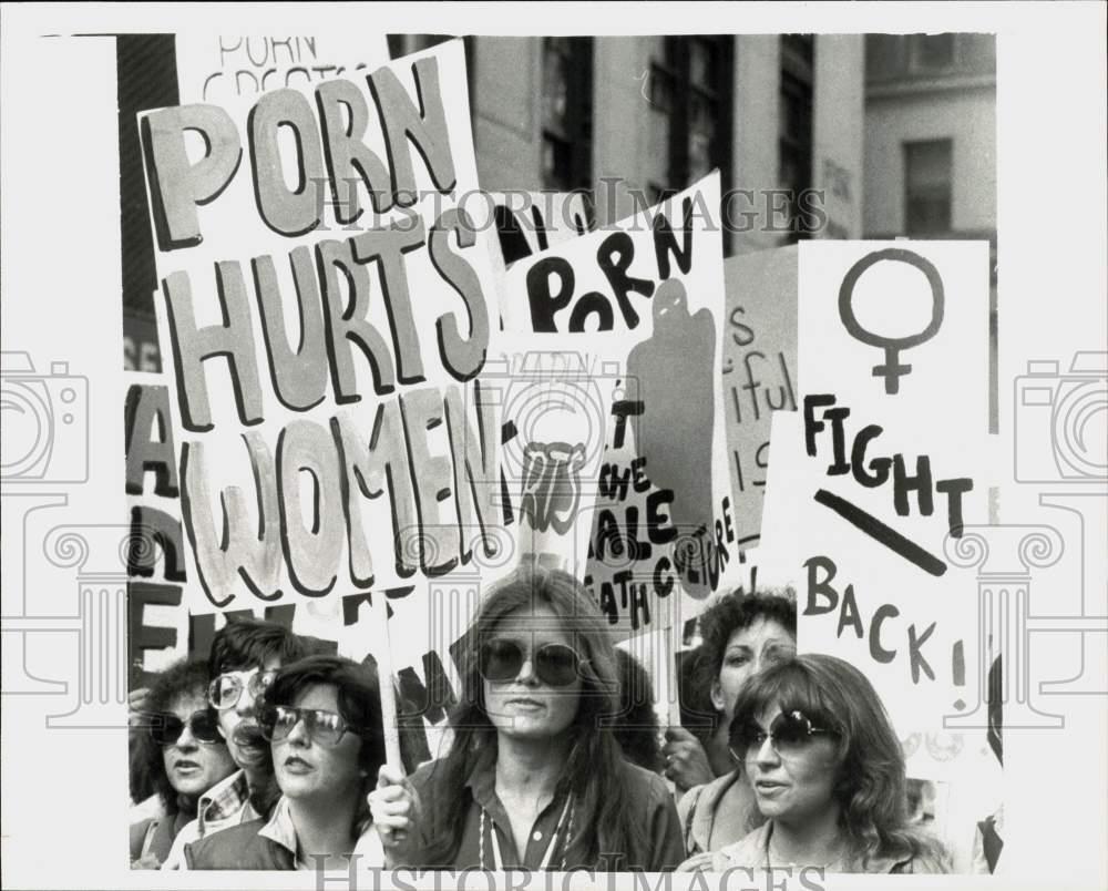 1979 Press Photo Feminist Gloria Steinem in NYC March against Pornography