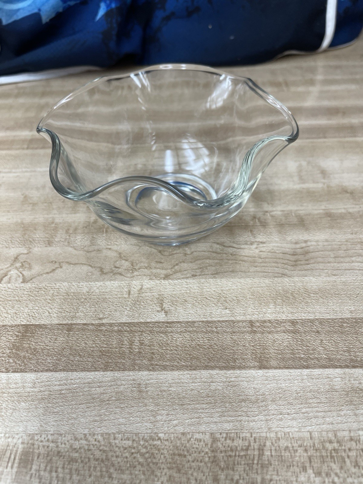 Vintage Clear Glass Ruffled Edge Serving Bowl Excellent Condition