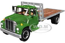 1970S INTERNATIONAL LOADSTAR FLATBED TRUCK GREEN 1/64 BY DCP/FIRST GEAR 60-2039