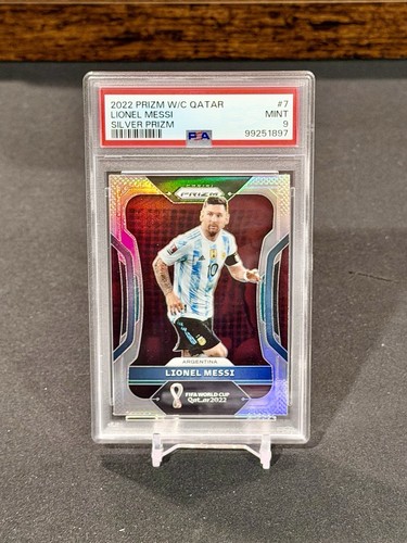 Lionel Messi [Silver] #7 2022 Panini Prizm World Cup card
