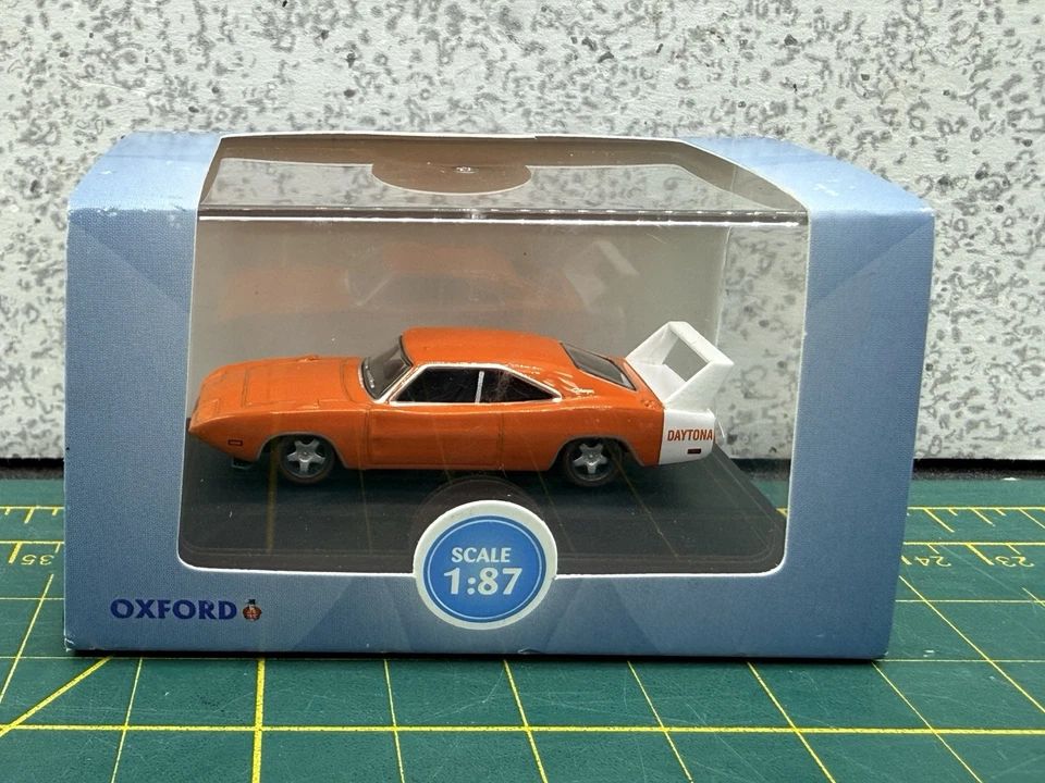 Dodge Charger Daytona 1969 alerón naranja/blanco escala 1/87 HO 87DD69002 Foto 2 de 4