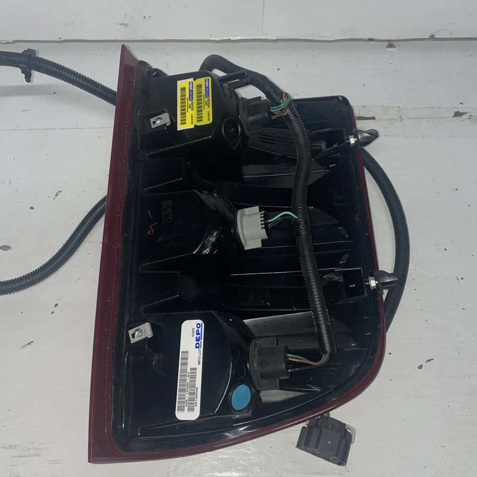 Для заднего фонаря 2007-2014 Silverado 1500 2500 3500 с лампочками правая сторона 25958483 - Изображение 3 из 4