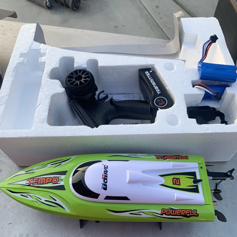UDI UDIRC UD12002 .4Ghz POWER TEMPO High Speed R/C BOAT 14" READY TO GO - Image 3 of 4