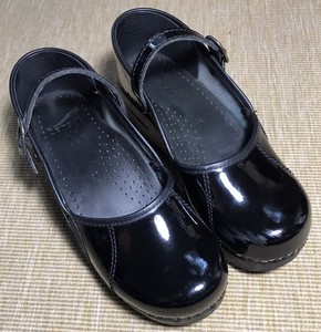 dansko black patent leather mary janes