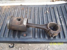 INTERNATIONAL FARMALL M TRACTOR ENGINE PISTON AND ROD
