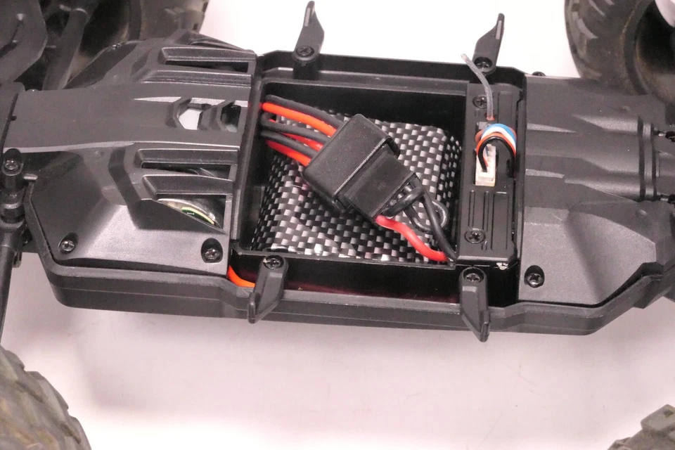 GP Toys S911 Monster Truck 2.4Ghz Remote Control Off-roading Truck 35MPH - Image 3 of 4