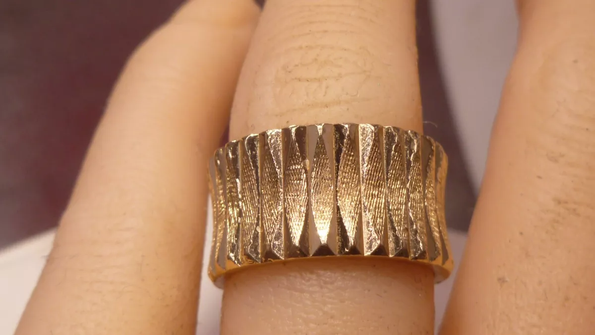 Hand Carved 14k Solid Gold Wedding Ring Band 10 mm 8.8 Grams Size