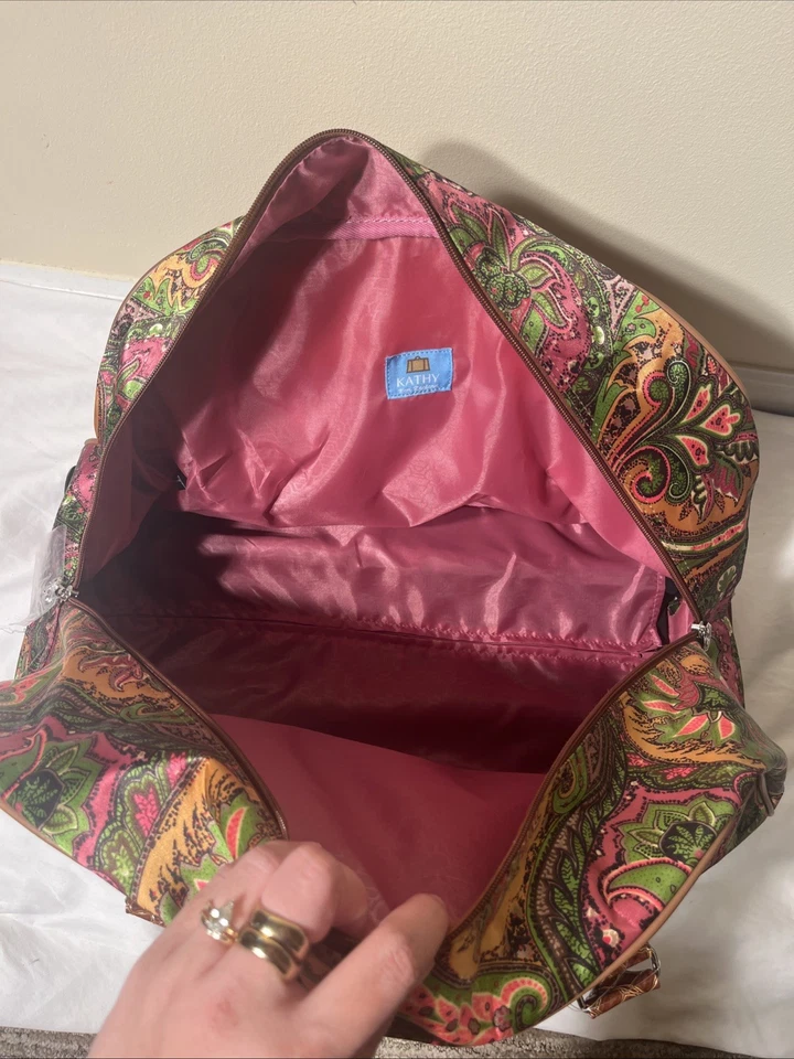 NUEVO CON ETIQUETAS KATHY VAN ZEELAND Marrón Southern Bell Paisley Bolso de Lona Rodante Viaje 22" Foto 3 de 4