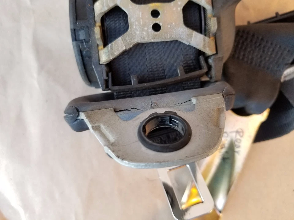 Cinturón de seguridad trasero derecho original Volkswagen Corrado G60 SLC Foto 2 de 4