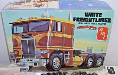 AMT WHITE FREIGHTLINER TRACTOR SEMI TRUCK MODEL KIT 1:25 T568