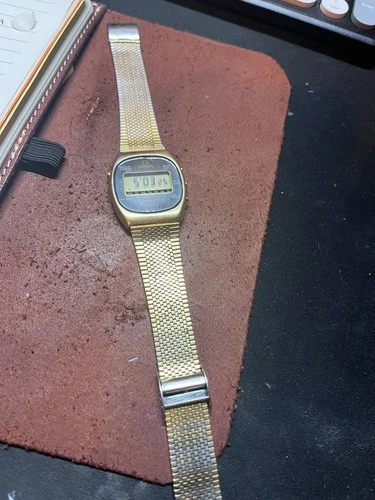 Vintage Omega Speedmaster Quartz LCD Gold MD 386.0809 MD 186.0005 CAL 1620 READ